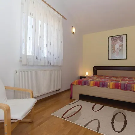 3 Bedroom Amazing In Hébergement de vacances Pula